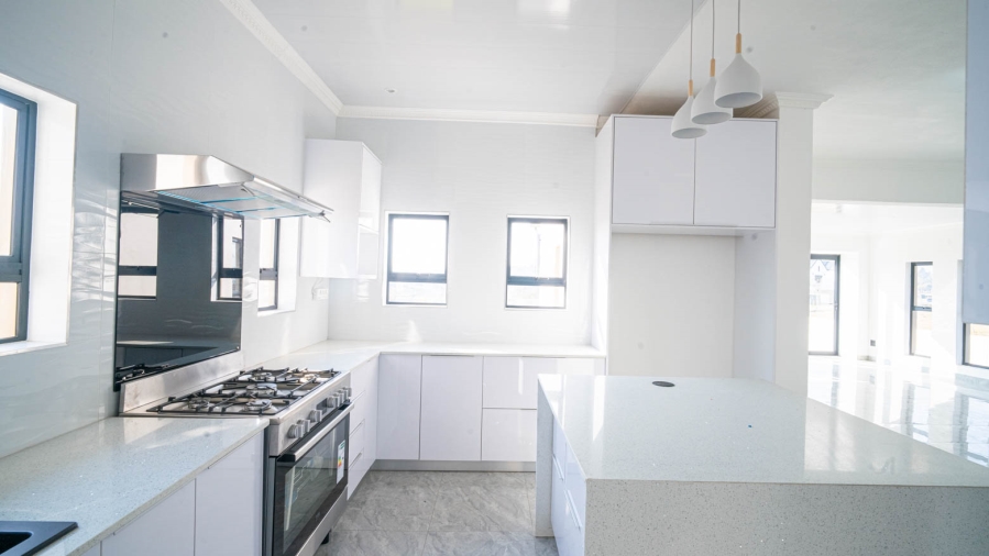 5 Bedroom Property for Sale in Helderfontein Estate Gauteng