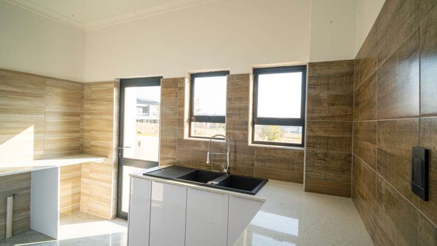 5 Bedroom Property for Sale in Helderfontein Estate Gauteng