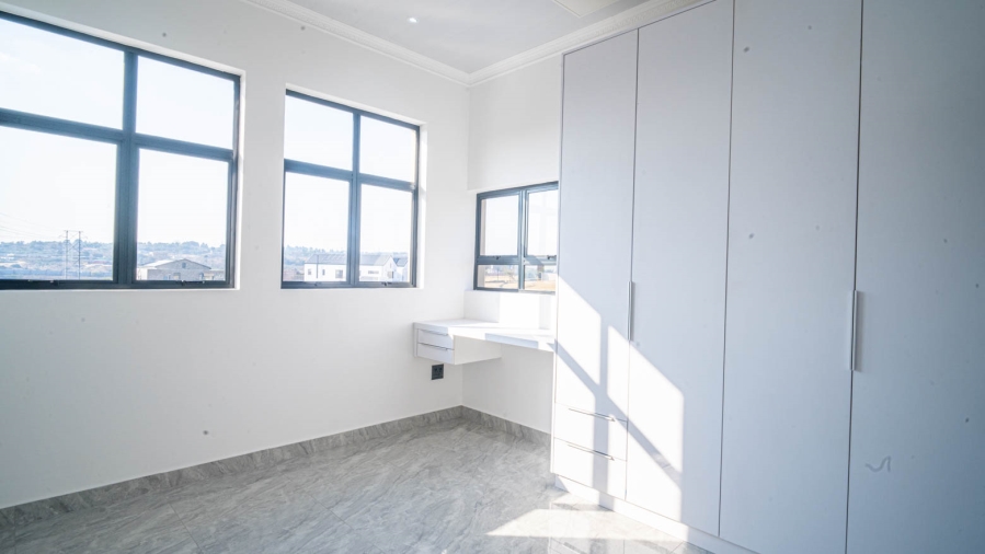 5 Bedroom Property for Sale in Helderfontein Estate Gauteng