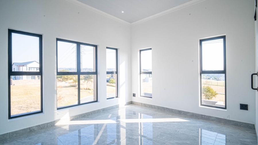5 Bedroom Property for Sale in Helderfontein Estate Gauteng