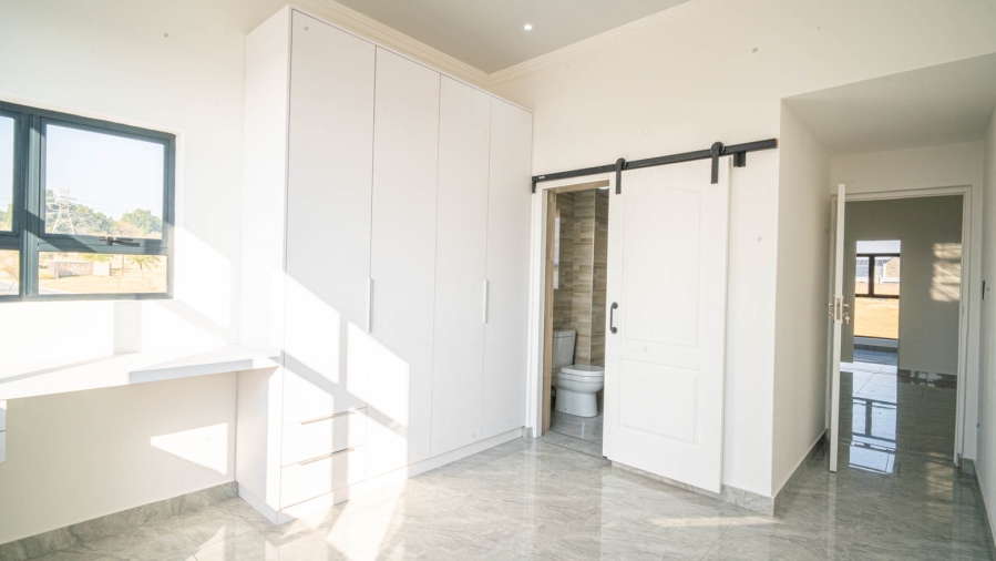 5 Bedroom Property for Sale in Helderfontein Estate Gauteng
