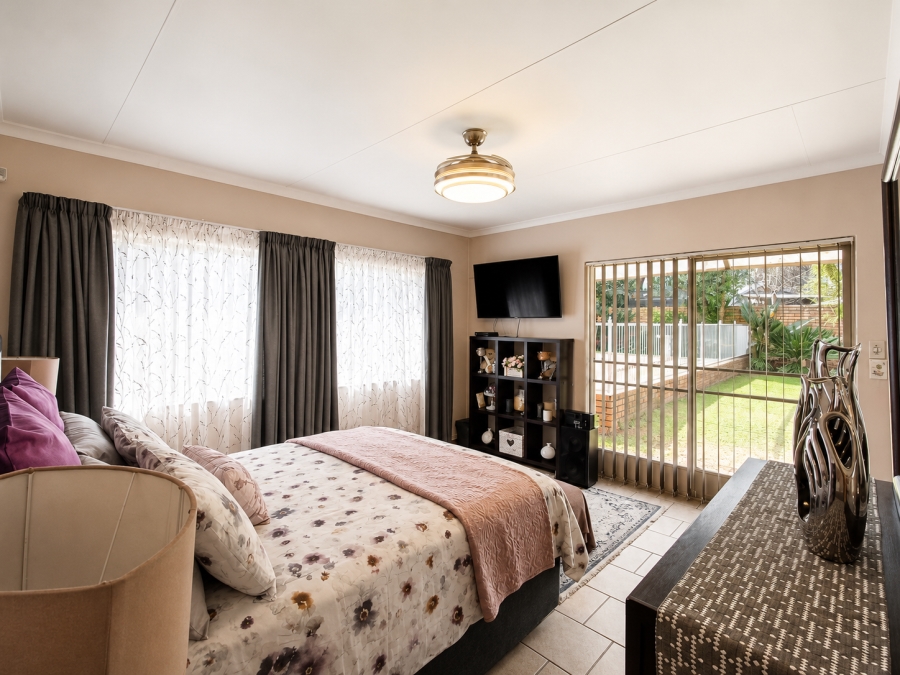 5 Bedroom Property for Sale in Wierda Park Gauteng