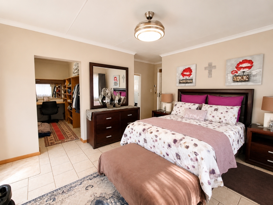 5 Bedroom Property for Sale in Wierda Park Gauteng