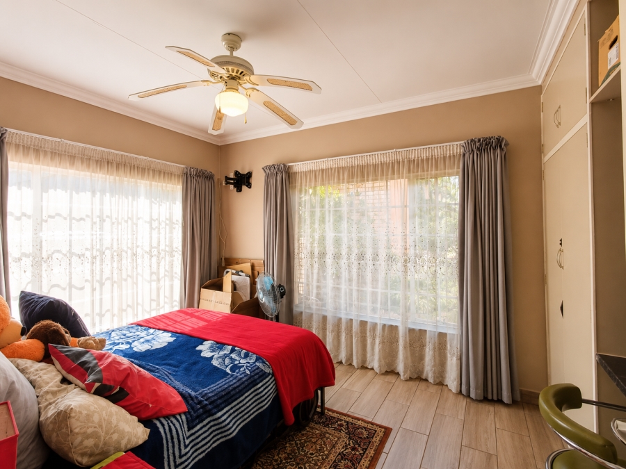 5 Bedroom Property for Sale in Wierda Park Gauteng