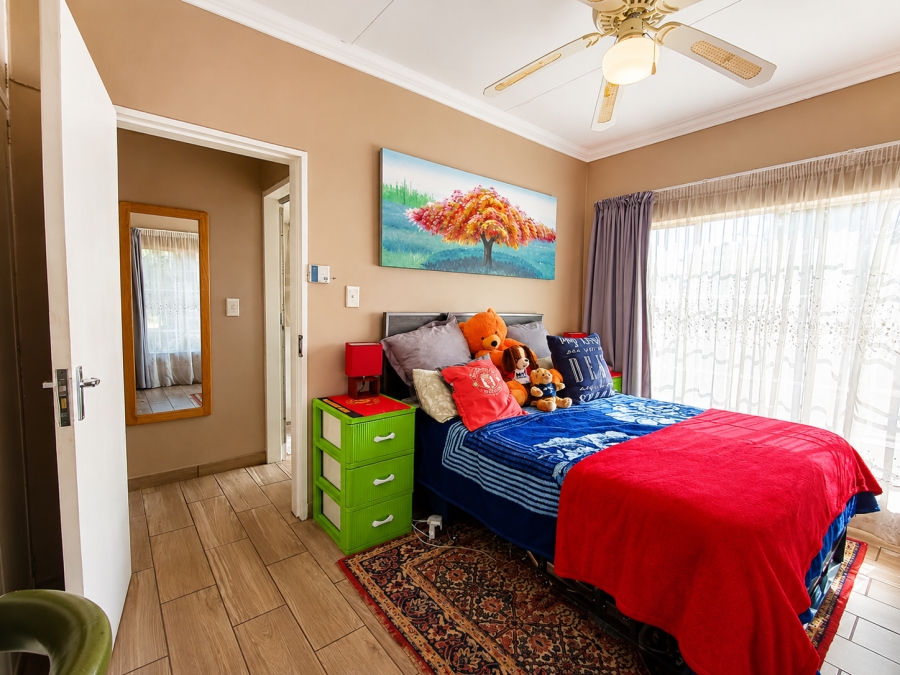 5 Bedroom Property for Sale in Wierda Park Gauteng