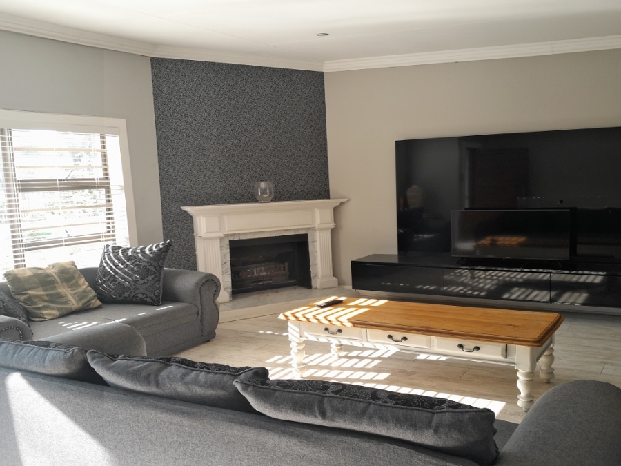 5 Bedroom Property for Sale in Brackendowns Gauteng