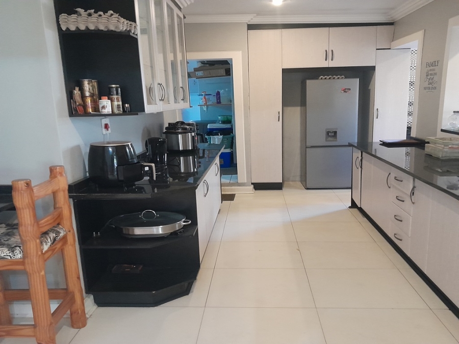 5 Bedroom Property for Sale in Brackendowns Gauteng