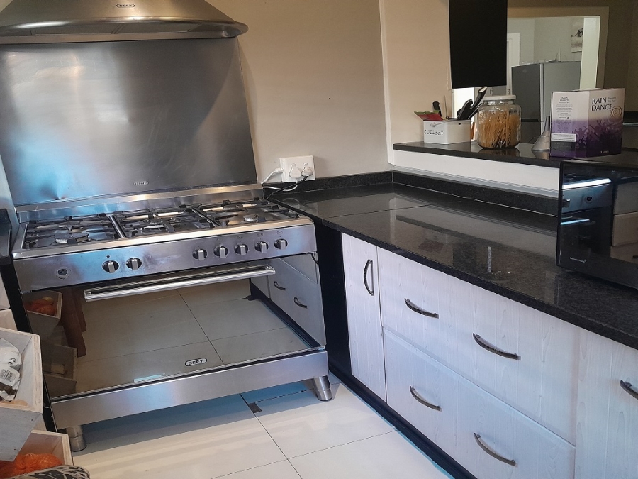 5 Bedroom Property for Sale in Brackendowns Gauteng