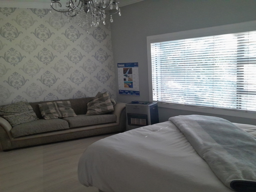 5 Bedroom Property for Sale in Brackendowns Gauteng