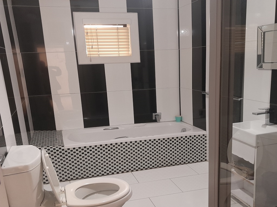 5 Bedroom Property for Sale in Brackendowns Gauteng