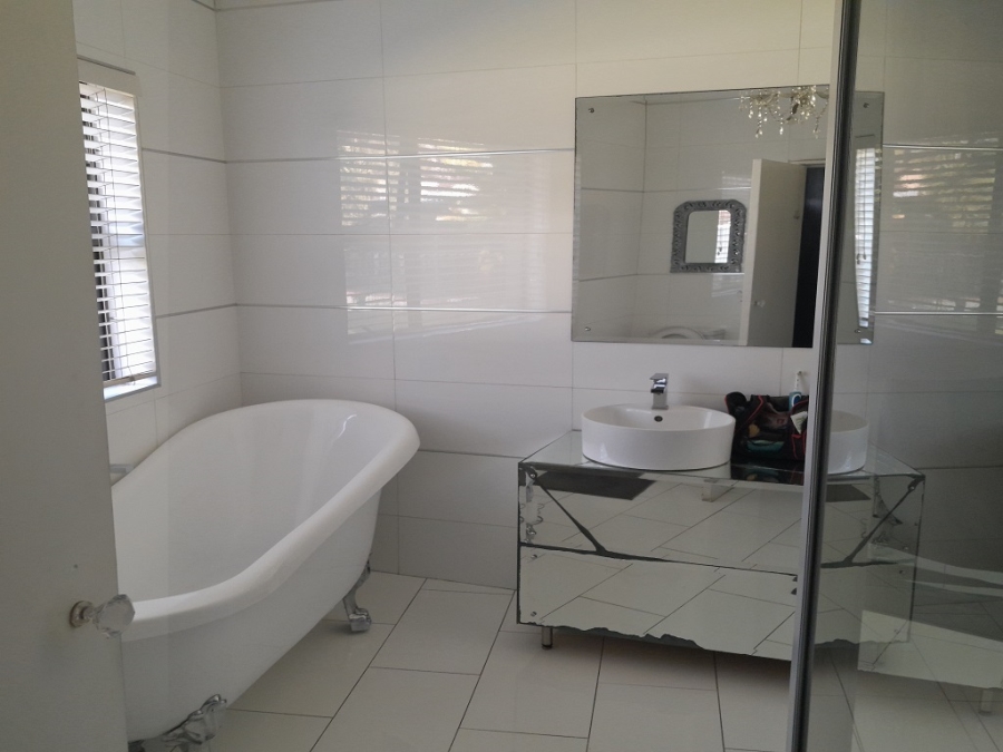 5 Bedroom Property for Sale in Brackendowns Gauteng
