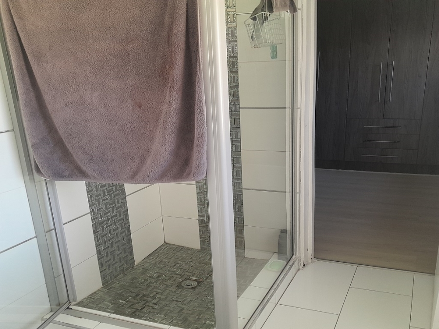 5 Bedroom Property for Sale in Brackendowns Gauteng