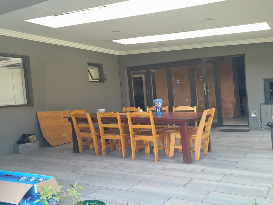 5 Bedroom Property for Sale in Brackendowns Gauteng
