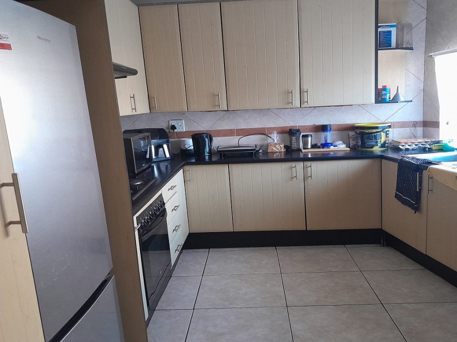 5 Bedroom Property for Sale in Brackendowns Gauteng