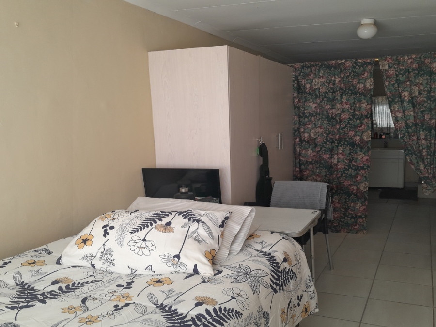 5 Bedroom Property for Sale in Brackendowns Gauteng