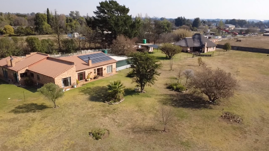 6 Bedroom Property for Sale in Bredell Gauteng