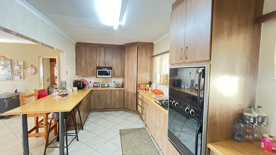 6 Bedroom Property for Sale in Bredell Gauteng