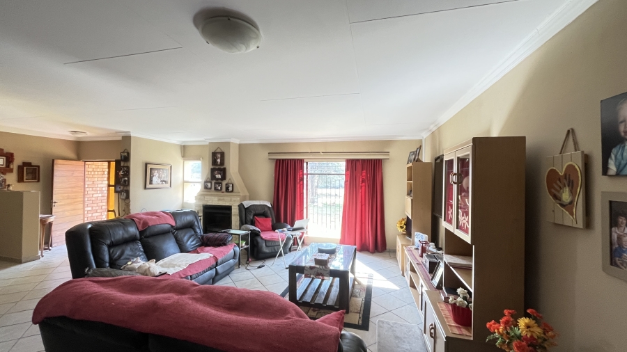 6 Bedroom Property for Sale in Bredell Gauteng