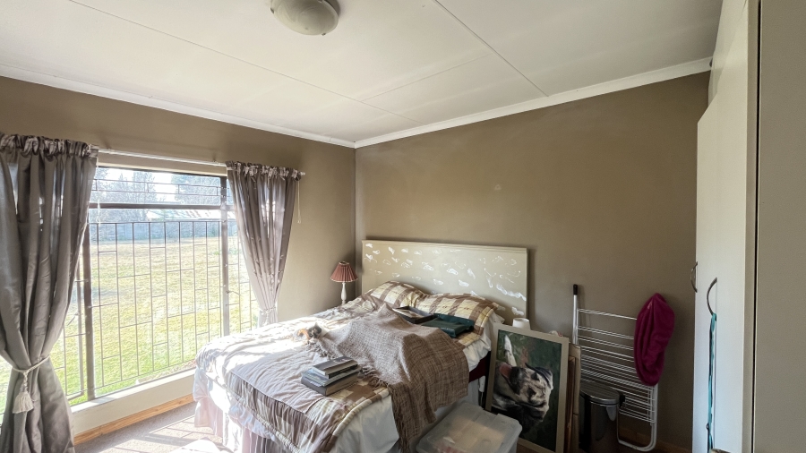6 Bedroom Property for Sale in Bredell Gauteng