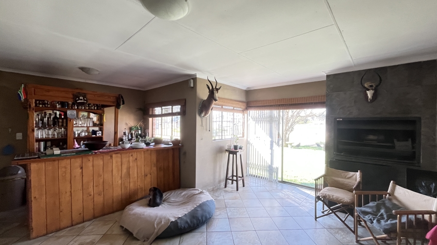 6 Bedroom Property for Sale in Bredell Gauteng