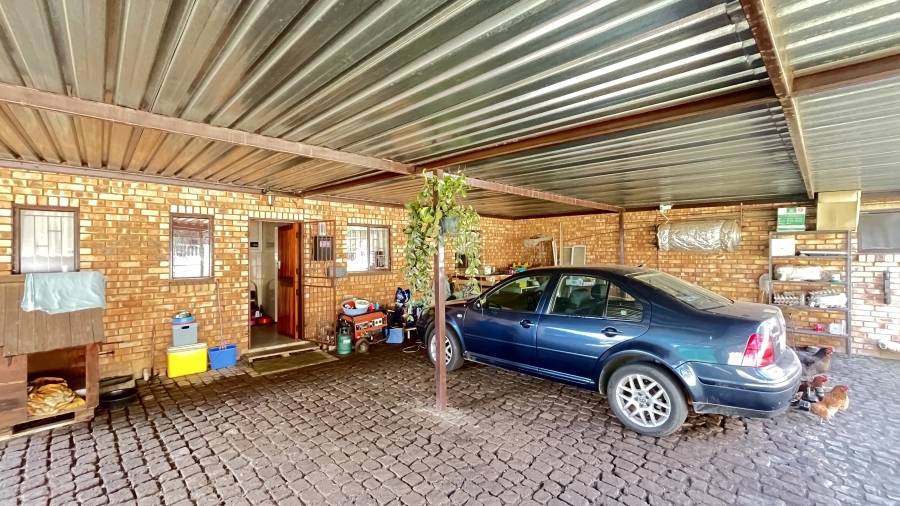 6 Bedroom Property for Sale in Bredell Gauteng