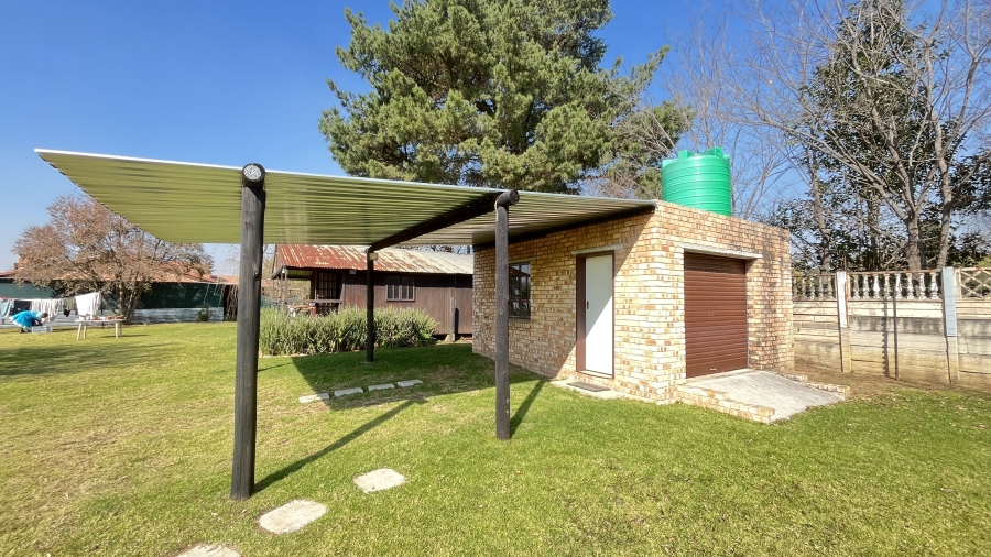 6 Bedroom Property for Sale in Bredell Gauteng