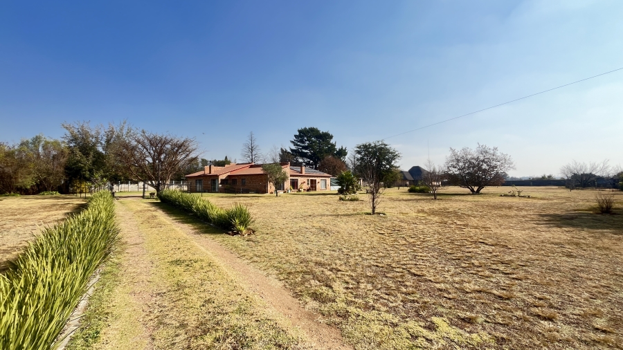 6 Bedroom Property for Sale in Bredell Gauteng
