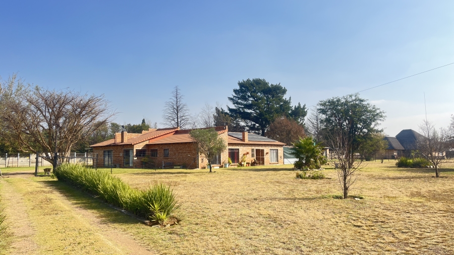6 Bedroom Property for Sale in Bredell Gauteng