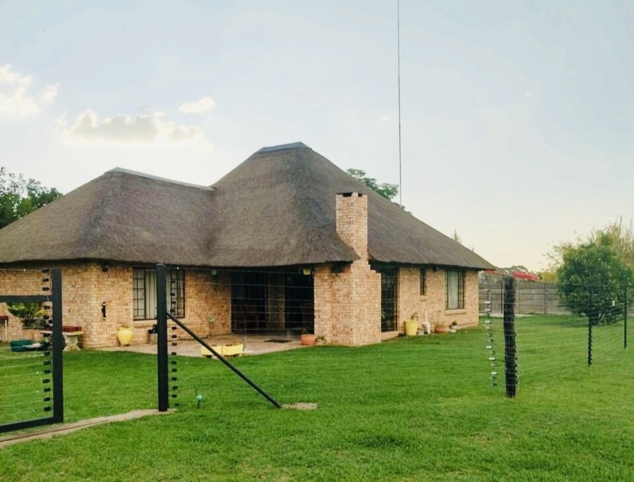 6 Bedroom Property for Sale in Bredell Gauteng