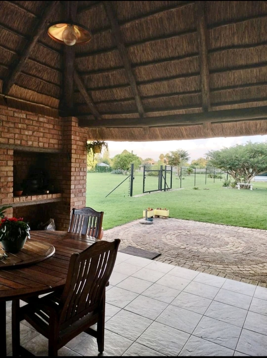 6 Bedroom Property for Sale in Bredell Gauteng