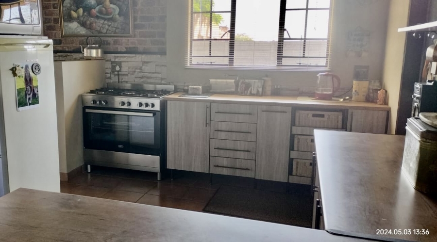 6 Bedroom Property for Sale in Bredell Gauteng