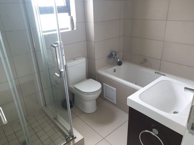 To Let 2 Bedroom Property for Rent in Fourways Gauteng