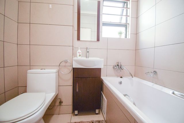 To Let 2 Bedroom Property for Rent in Fourways Gauteng
