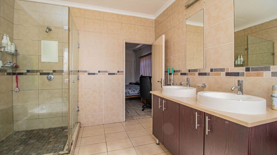 7 Bedroom Property for Sale in Kempton Park Ext 4 Gauteng