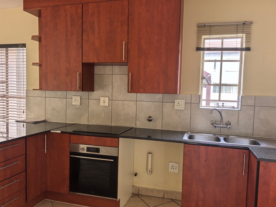 To Let 2 Bedroom Property for Rent in Country View Gauteng
