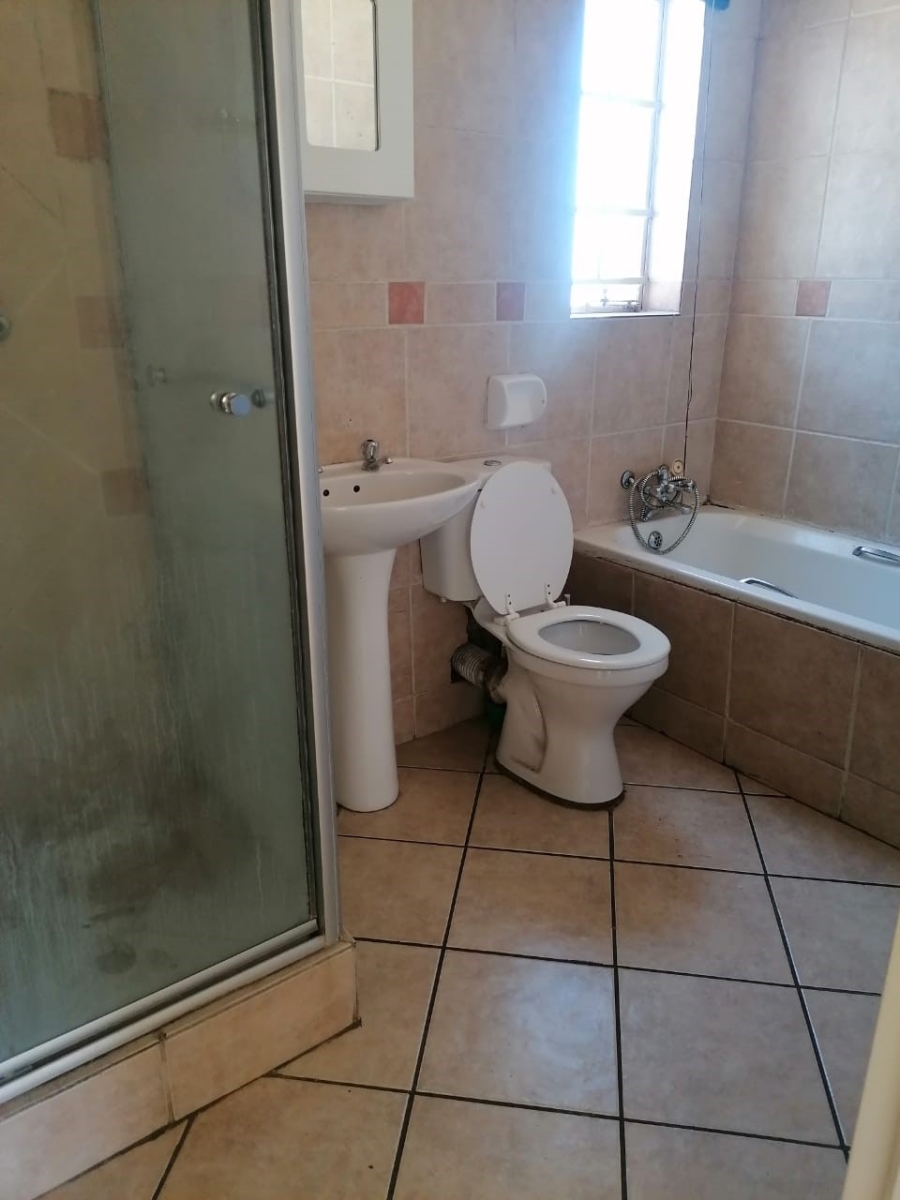 To Let 2 Bedroom Property for Rent in Country View Gauteng
