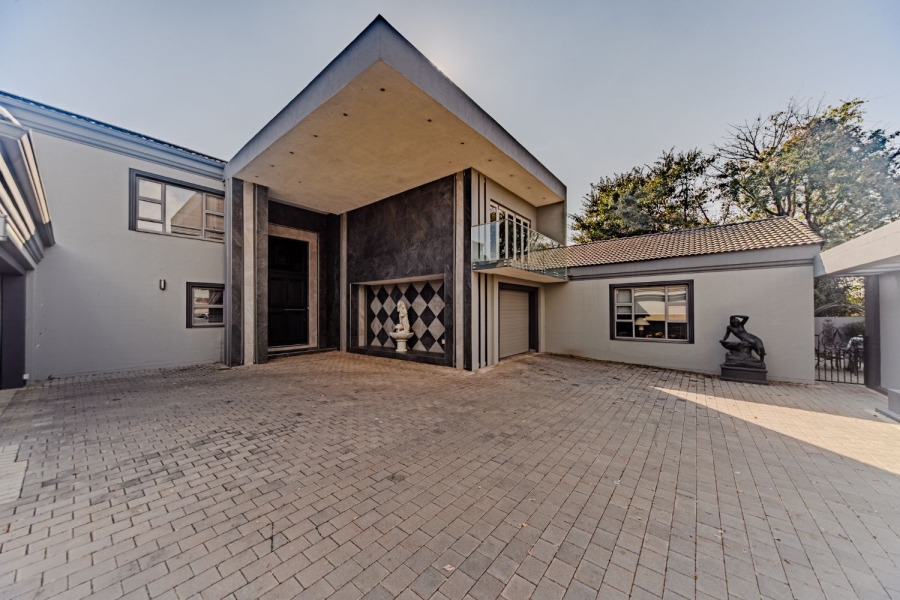 5 Bedroom Property for Sale in Silver Lakes Golf Estate Gauteng