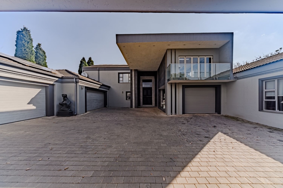 5 Bedroom Property for Sale in Silver Lakes Golf Estate Gauteng