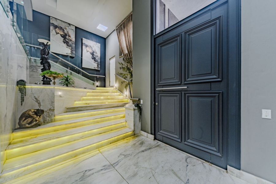 5 Bedroom Property for Sale in Silver Lakes Golf Estate Gauteng