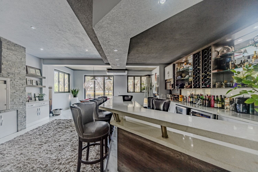 5 Bedroom Property for Sale in Silver Lakes Golf Estate Gauteng