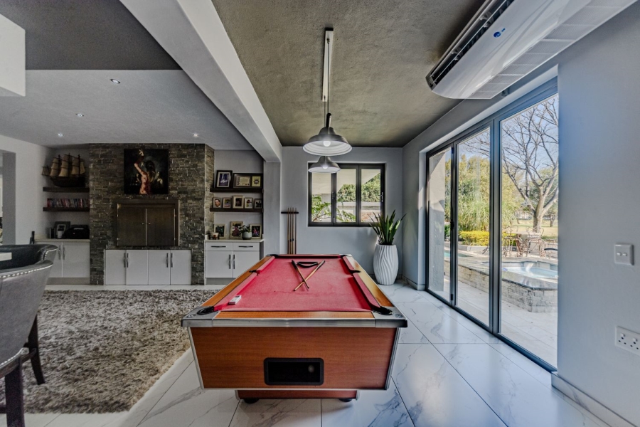 5 Bedroom Property for Sale in Silver Lakes Golf Estate Gauteng