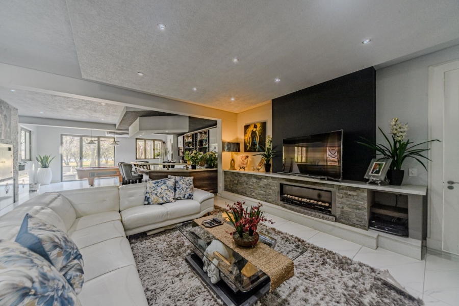5 Bedroom Property for Sale in Silver Lakes Golf Estate Gauteng