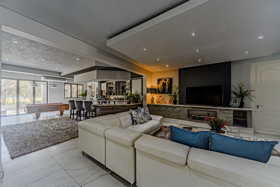 5 Bedroom Property for Sale in Silver Lakes Golf Estate Gauteng