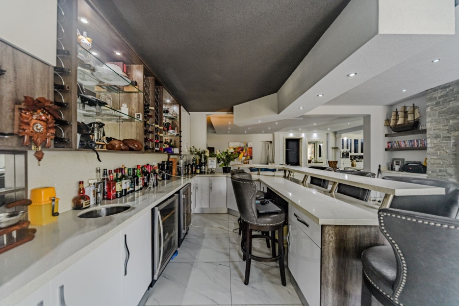 5 Bedroom Property for Sale in Silver Lakes Golf Estate Gauteng