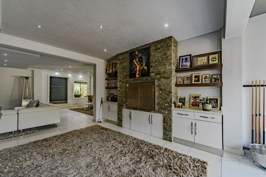 5 Bedroom Property for Sale in Silver Lakes Golf Estate Gauteng