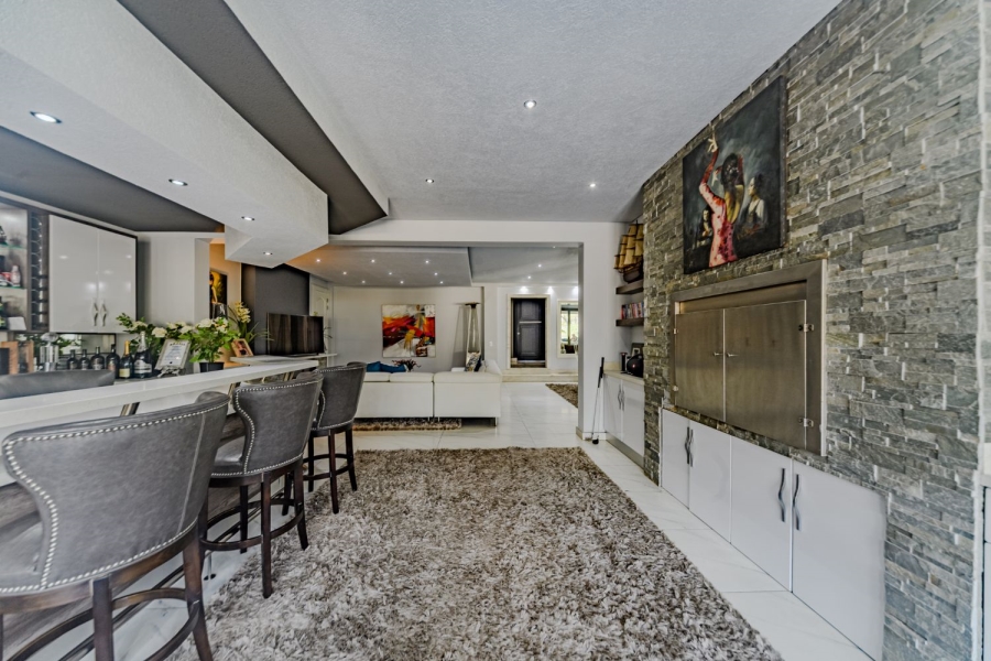 5 Bedroom Property for Sale in Silver Lakes Golf Estate Gauteng