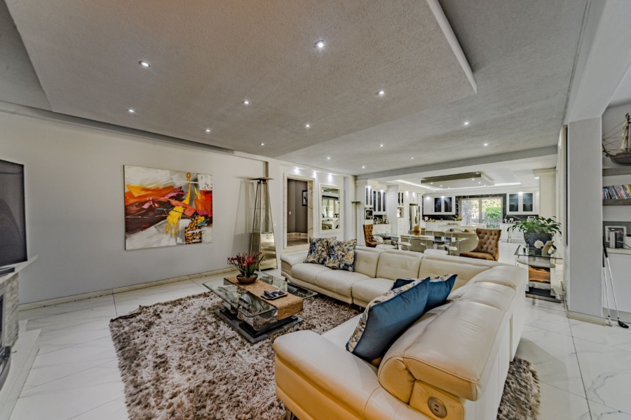5 Bedroom Property for Sale in Silver Lakes Golf Estate Gauteng