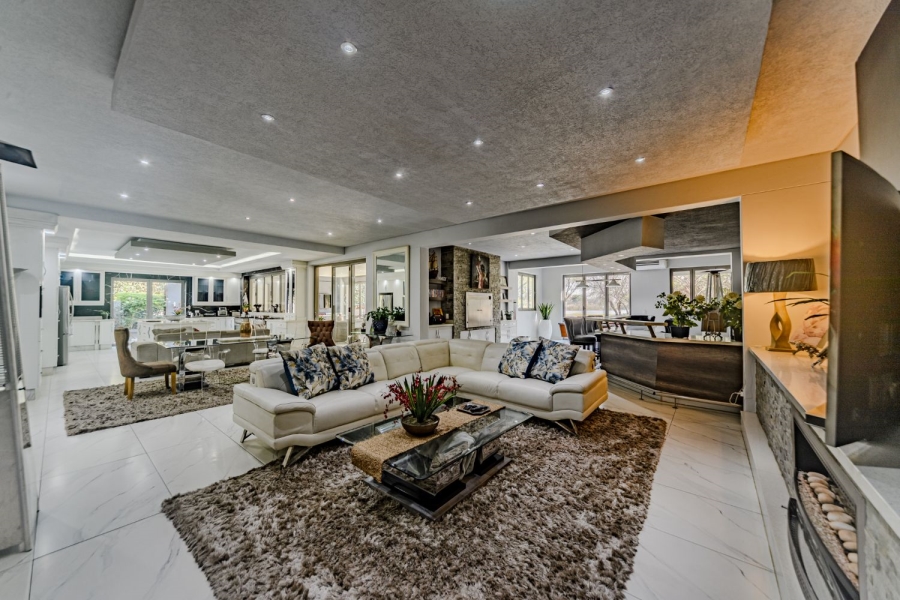 5 Bedroom Property for Sale in Silver Lakes Golf Estate Gauteng