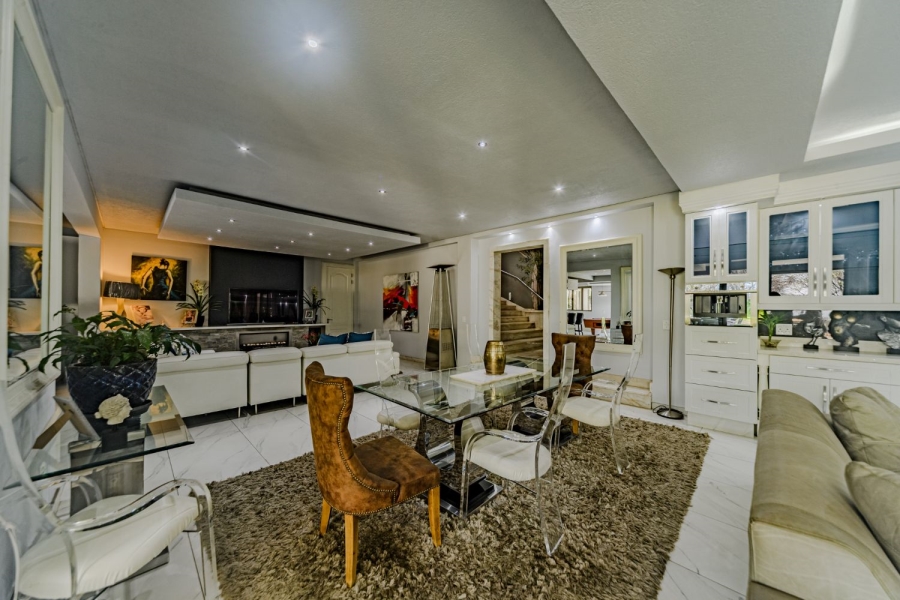 5 Bedroom Property for Sale in Silver Lakes Golf Estate Gauteng
