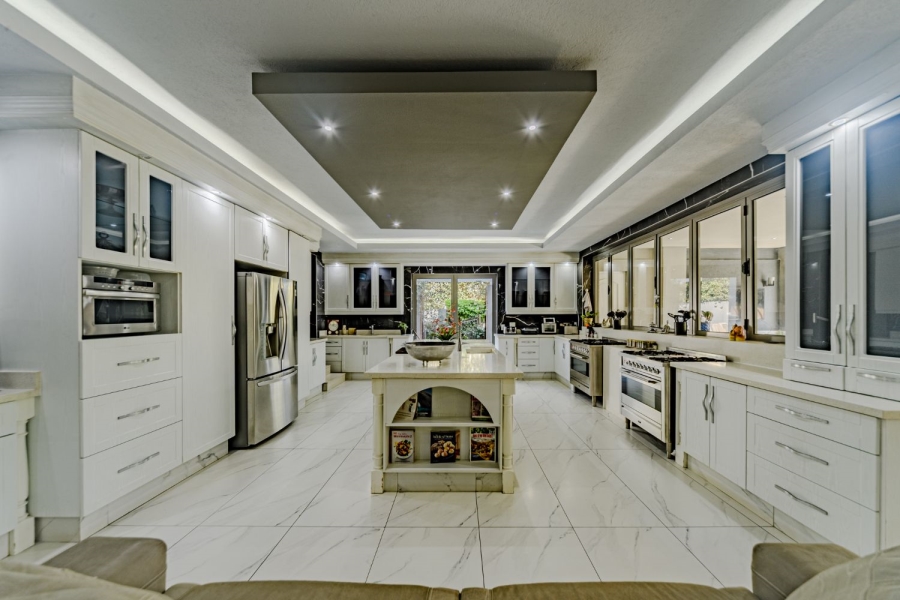 5 Bedroom Property for Sale in Silver Lakes Golf Estate Gauteng